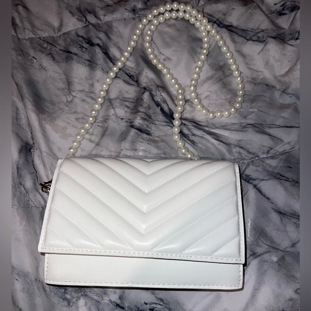Elegant White Quilted Bag with Pearl Strap